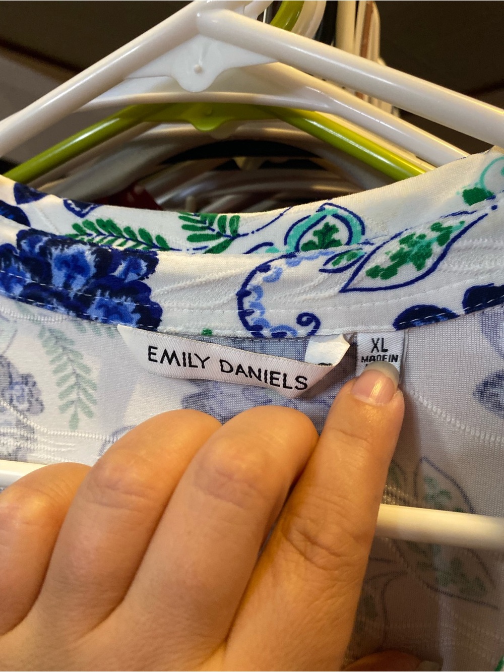 Emily Daniels Blue Floral V-Neck Blouse - Picture 2 of 6